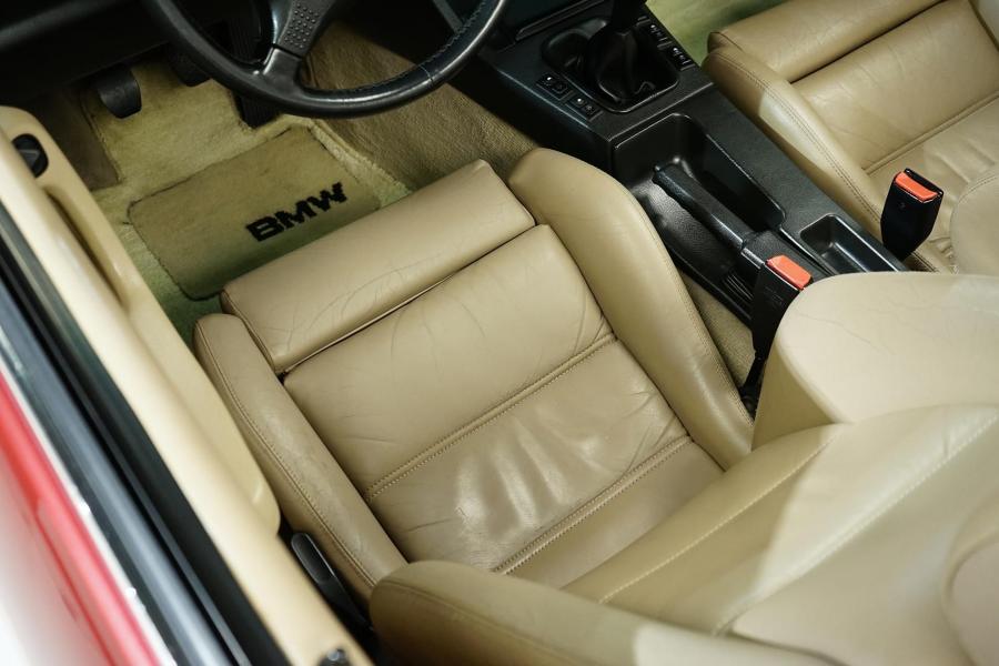 Интерьер BMW 325i Convertible (Calypso Red) 1990 года  (фото 115 из 190)